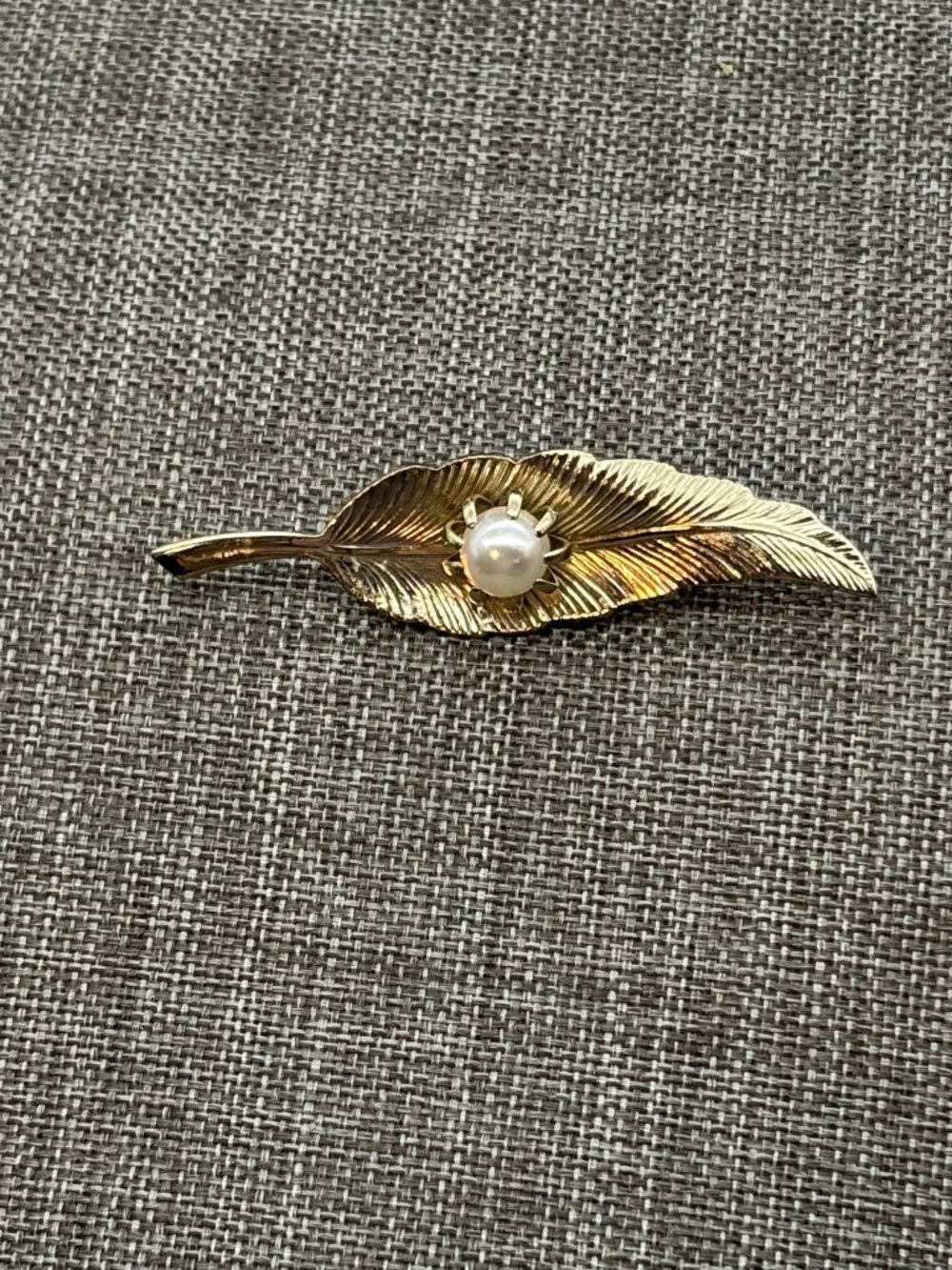 Leaf Feather Brooch 2.25 In Shell Pearl Accent Gold Elegant Vintage Retro Glam